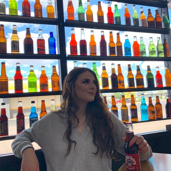 Meet your Posher, Alyssa - Picture 3 of 7